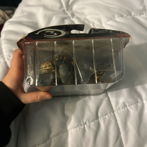 NEW 2008 Halo 3 - War Chieftain Figure - Series 3 - Mcfarlane - Halo Campaign - Picture 2 of 4